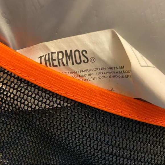 Under Armour Abstract Geo Print Thermos Double Zip Food Lunch Carrier. - Picture 3 of 5